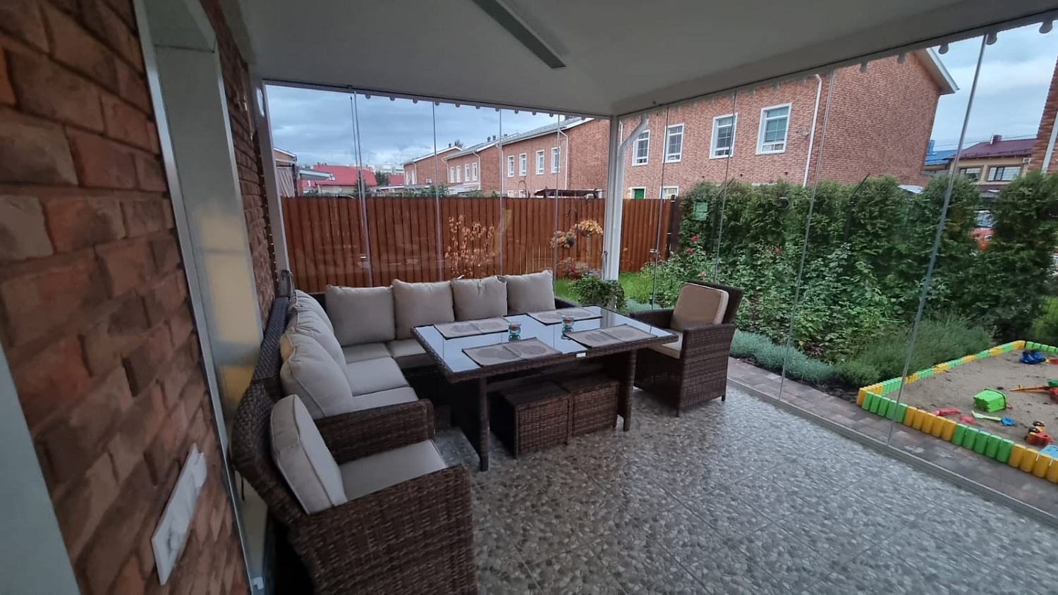 Royal Family ZORRO PLUS коричневый комплект плетеной мебели: уголок отдыха на светлой террасе